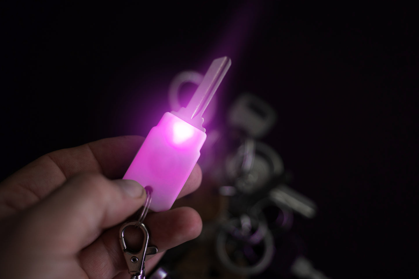 Pre-order: x1 Illumi-key KW1/SC1 | LED Key that lights itself up when you come home in the dark!